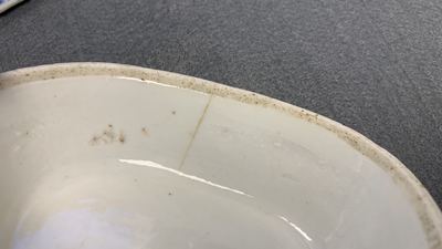 Un service en porcelaine de Chine en bleu et blanc &agrave; d&eacute;cor de sc&egrave;nes de chasse, 18/19&egrave;me