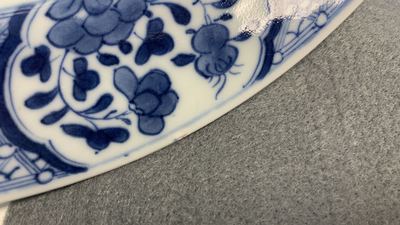 Un service en porcelaine de Chine en bleu et blanc &agrave; d&eacute;cor de sc&egrave;nes de chasse, 18/19&egrave;me