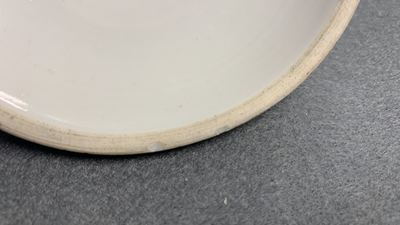 Een Chinees Canton famille rose theeservies met celadon fondkleur, 19e eeuw