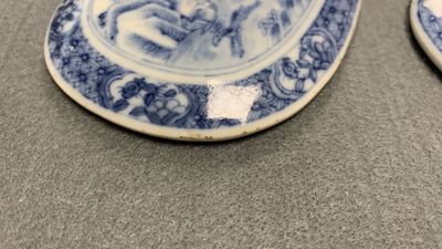 Un service en porcelaine de Chine en bleu et blanc &agrave; d&eacute;cor de sc&egrave;nes de chasse, 18/19&egrave;me