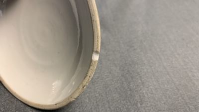Een Chinees Canton famille rose theeservies met celadon fondkleur, 19e eeuw