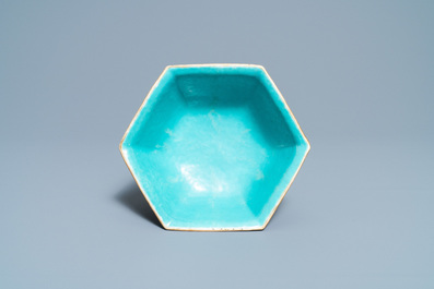 Een Chinese hexagonale famille rose kom, Tongzhi merk en periode
