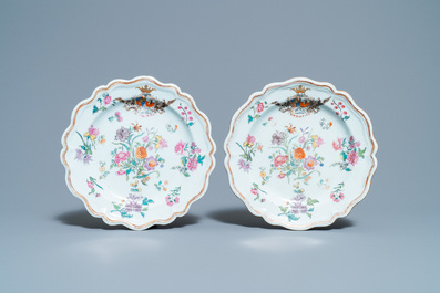 Een paar Chinese famille rose wapenborden voor de Deense markt, Qianlong
