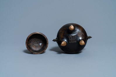 Five Chinese bronze censers, Qing