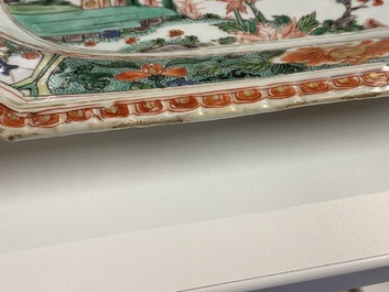Trois plats de forme octagonale en porcelaine de Chine famille verte, Kangxi