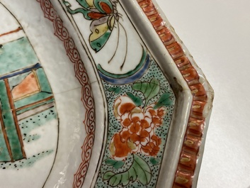 Trois plats de forme octagonale en porcelaine de Chine famille verte, Kangxi