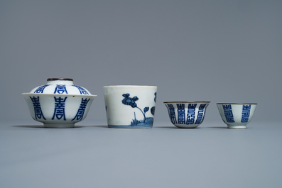 Une collection vari&eacute;e en porcelaine de Chine 'Bleu de Hue' pour le Vietnam, 19&egrave;me