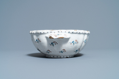 A Brussels faience basin with '&agrave; la haie fleurie' design, 18th C.