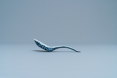 Veertig Chinese blauw-witte lepels, 19/20e eeuw