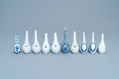 Veertig Chinese blauw-witte lepels, 19/20e eeuw