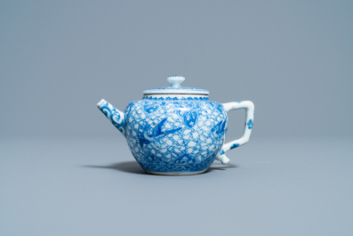 A Chinese blue and white teapot and cover, Kangxi