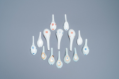 Veertien Chinese blauw-witte en ijzerrode lepels, Jiaqing, Daoguang en Tongzhi merk en periode en 20e eeuw