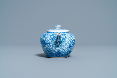 A Chinese blue and white teapot and cover, Kangxi