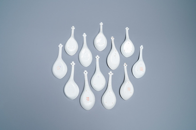 Twelve large Chinese blue and white, famille rose and polychrome spoons, 19/20th C.