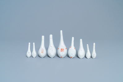 Nineteen Chinese famille rose and qianjiang cai spoons with figures, 19/20th C.