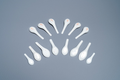 Fourteen Chinese famille rose spoons with characters, 19/20th C.