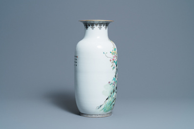 Een fijne Chinese famille rose vaas, Zhong Guo Jingdezhen Zhi merk, Republiek