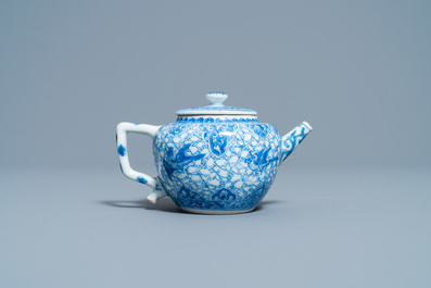 A Chinese blue and white teapot and cover, Kangxi