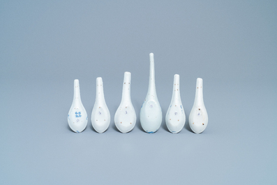 Seventeen Chinese blue and white spoons, 19/20th C.