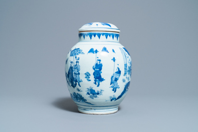 Un pot couvert en porcelaine de Chine en bleu et blanc &agrave; d&eacute;cor de figures dans un paysage, &eacute;poque Transition