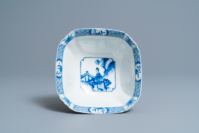 Een vierkante Chinese blauw-witte kom, Xuande merk, Kangxi