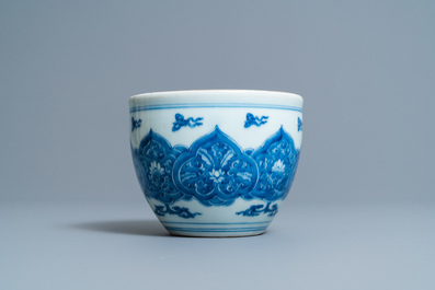 A small Chinese blue and white jardini&egrave;re, Kangxi