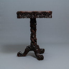 Une table en bois sculpt&eacute; au plateau &eacute;chiquier en marbre, Chine, 19&egrave;me
