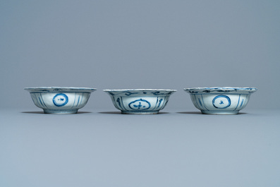 Three Chinese blue and white kraak porcelain klapmuts bowls, Wanli
