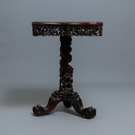 Une table en bois sculpt&eacute; au plateau &eacute;chiquier en marbre, Chine, 19&egrave;me