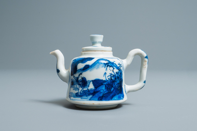 Een Chinese blauw-witte miniatuur theepot, Kangxi