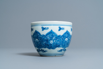 A small Chinese blue and white jardini&egrave;re, Kangxi