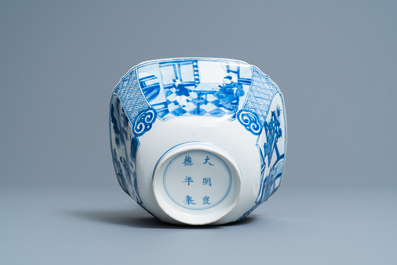 Een vierkante Chinese blauw-witte kom, Xuande merk, Kangxi