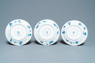 Six Chinese blue and white plates with floral design, Kangxi