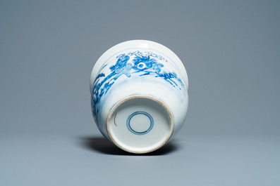A Chinese blue and white jardini&egrave;re and two famille verte bowls, 19/20th C.