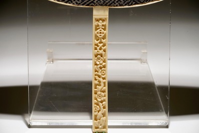 Two Chinese embroidered silk pien mien fans with ivory handle, 18/19th C.