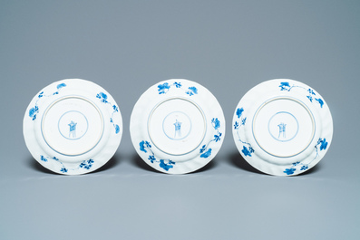 Six Chinese blue and white plates with floral design, Kangxi