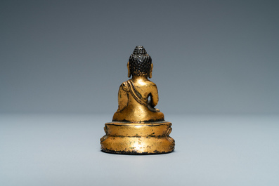 Une figure de Bouddha en bronze dor&eacute;, Sino-Tibet, Ming