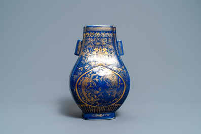 Un vase de forme fanghu en porcelaine de Chine bleu monochrome &agrave; d&eacute;cor dor&eacute; de dragons et ph&eacute;nix, marque et &eacute;poque de Guangxu