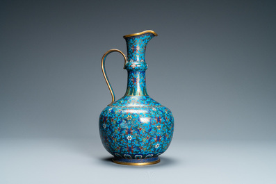 Een Chinese cloisonn&eacute; waterkan, 18/19e eeuw