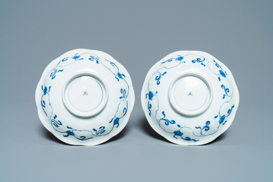 Acht Chinese blauw-witte schotels met Lange Lijzen, Kangxi