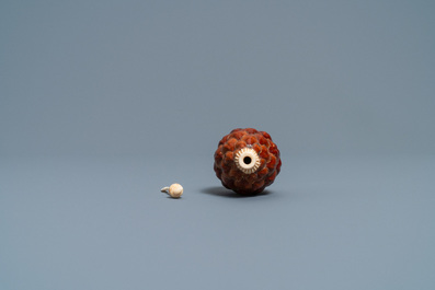 A Chinese pine cone and bone snuff bottle, 19/20th C.
