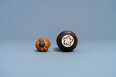 Six Chinese carved fruit pits, a walnut snuff bottle and a gourd cricket box, 19/20th C.