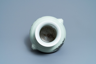 Een Chinese celadon-geglazuurde 'hu' vaas met bamboetakken, Qianlong merk, 20e eeuw