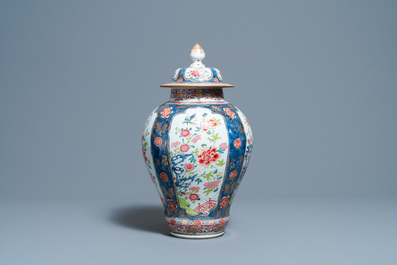 Een Chinese famille rose dekselvaas, Yongzheng
