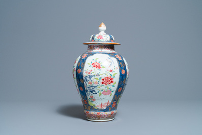 Een Chinese famille rose dekselvaas, Yongzheng