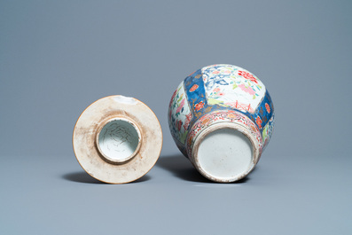 Een Chinese famille rose dekselvaas, Yongzheng