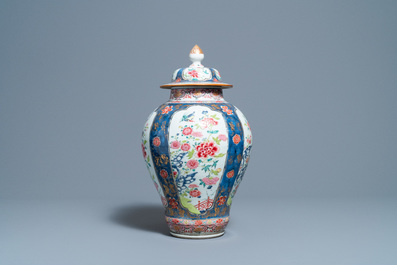 Een Chinese famille rose dekselvaas, Yongzheng