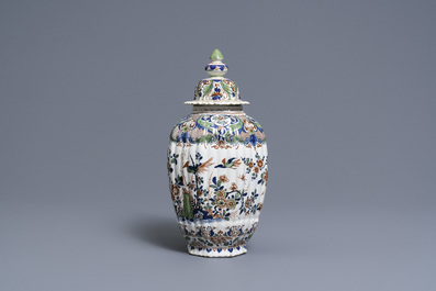 A Dutch Delft cashmere palette vase and cover, 18th C.
