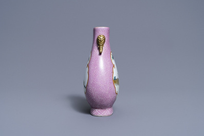 Een Chinese famille rose 'hu' vaas met roze fondkleur, Jiaqing merk, Republiek