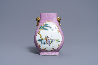Een Chinese famille rose 'hu' vaas met roze fondkleur, Jiaqing merk, Republiek